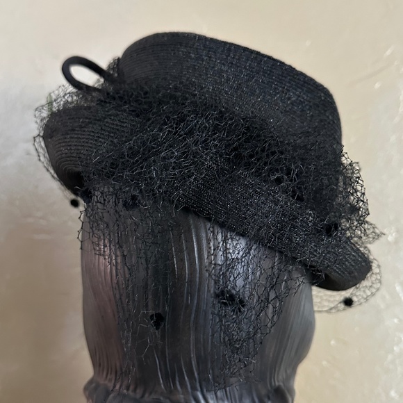 RADIANT 1940s\' BLACK STRAW FEDORA WITH FABRIC FLOWERS + DOTTED VEIL main image 12
